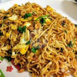 Mie Oseng Campur Nasi