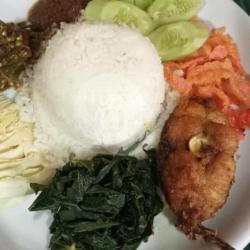 Nasi Ikan Baung Goreng