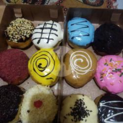 Donat Bomboloni Glaze 1/2 Lusin Rasa Coklat Hazelnut,keju Parut, Messes Holland