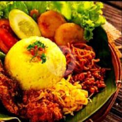 Nasi Kuning Telur Mata Sapi Kecap