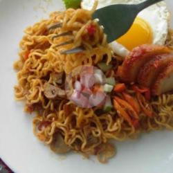 Indomie Jumbo Swir Ayam Hot