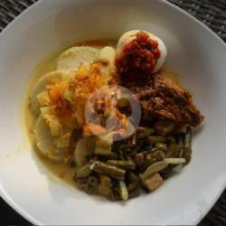 Lontong Medan Ayam Goreng Komplit