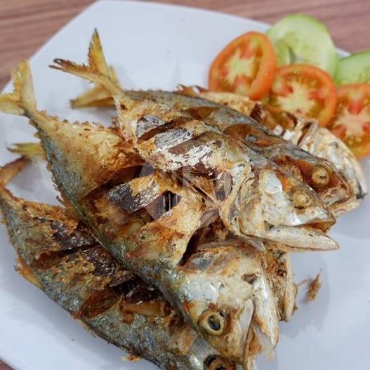 2 Ikan Kembung Goreng + 2 Plecing Kangkung + 2 Pete Goreng