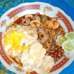 Kwetiau Tumis Daging Telor