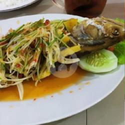 Ikan Senangin Goreng 6 Ons,asam Manis/atau Saos Timun Rp 20.500 X 6 Ons