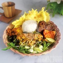 Nasi Pecel Madiun Paru