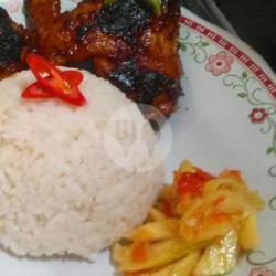 Nasi Ayam Panggang Kecap Dan Sambal Pencit