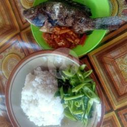 Nasi Campur Ikan Bakar Mujair