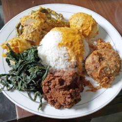 2 Nasi Rendang   2 Telur Bulat   Tahu Tempe 2   2 Es Nutrisari Jeruk