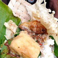 Nasi Pecel Tumpang Ayam Goreng