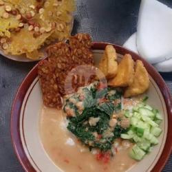 Nasi Tumpang Lauk Tahu Tempe   Peyek  Air Mineral