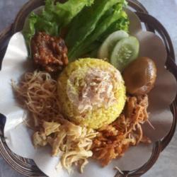 Nasi Kuning Telor Semur Kecap