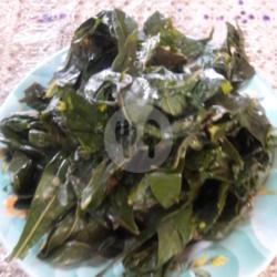 Lalapan Daun Singkong