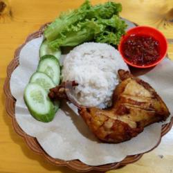 Paket Ekonomis(ayam Goreng Nasi Sambal Lalapan Tempe)