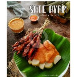 Sate Daging Ayam Nasi/lontong