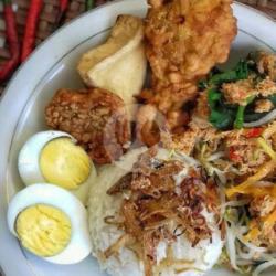 Nasi Urap Telor Asin