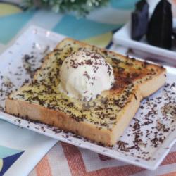 Vanilla Ice Cream Toast