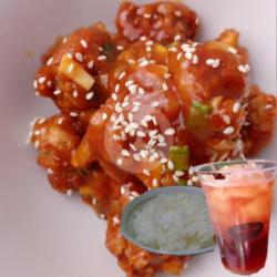 Korean Spicy Chiken Jumbo  Nasi Putih   Ice Tea Original Kayu Aro