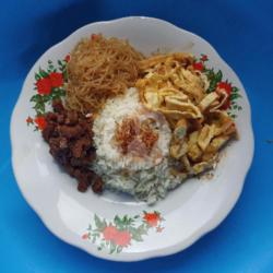 Nasi Uduk Telur Dadar Iris