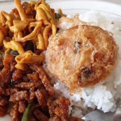 Nasi Usus Orek Tempe Perkedel Kentang Sambal