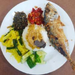 Nasi Ikan Tongkol Goreng