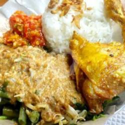 Nasi Uduk Ayam Goreng Pecel