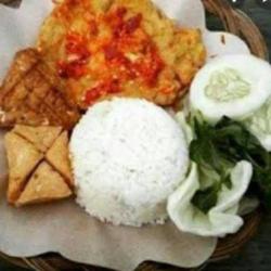 Nasi Telur Tempe Tahu Penyet Ijo