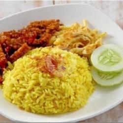 Nasi Kuning Lele Goreng