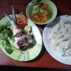 Ikan Bakar Bolu Sepotong Nasi Sayur