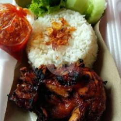 Lalapan Ayam Bakar Nasi