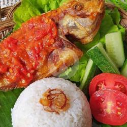 Ikan Nila Geprek Sambal Pedas Lengkap