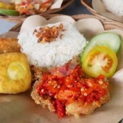 Nasi Telur Ceplok Penyet Lengkap