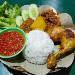 Paket Ayam Serundeng Kumplit