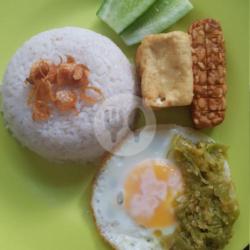 Nasi Uduk Telor Ceplok