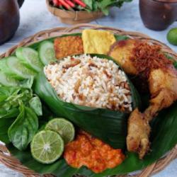 Nasi Tutug Oncom Kumplit