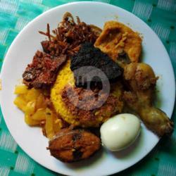 Nasi Kuning Abon Paru Ayam Dagin Telur Ikan(komplit)