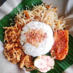 Nasi Uduk Ayam Suwir