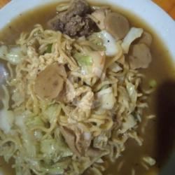 Bakmi Kuah. Ayam. Bakso. Telur. Krupuk