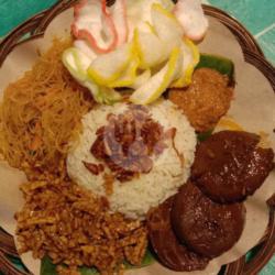 Nasi Uduk Semur Jengkol