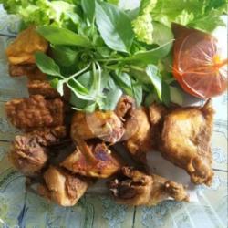 Ayam Goreng Utuh Potong 4