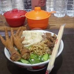 Mie Yamin Pangsit Rebus  Ceker