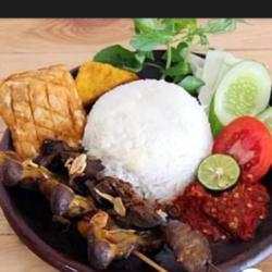 Penyetan Nasi Jeroan Ayam (ati Ampela) Komplit