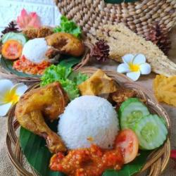 Nasi Penyetan Ayam Goreng