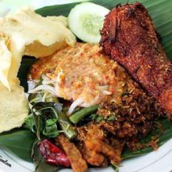 Nasi Pecel Ikan Lele Goreng   Es Teh