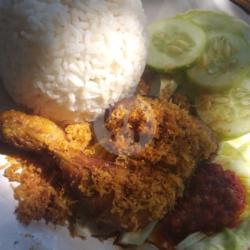 Ayam Goreng Serundeng   Nasi  Telor Ceplok   Sambal Lalaban