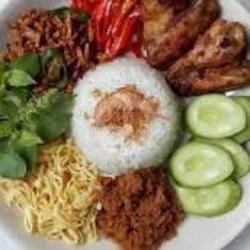 Nasi Uduk  Sayur Ayam Goreng