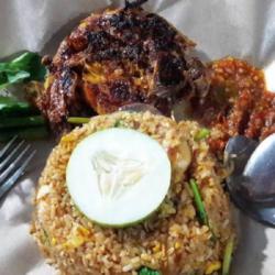 Nasi Goreng   Telor Orak Arik   Ayam Bakar   Free Nutrisari