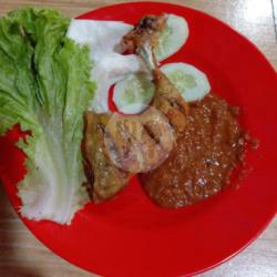 Ayam Goreng Paha   Sambel   Lalapan