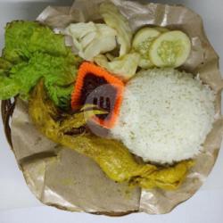 Kepala Ayam Kampung Goreng   Nasi   Lalapan