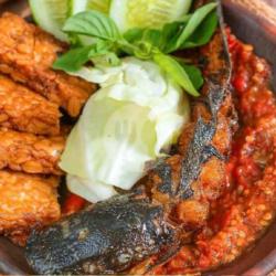 Pecel Lele   Nasi Putih   Sayur   Tempe Goreng